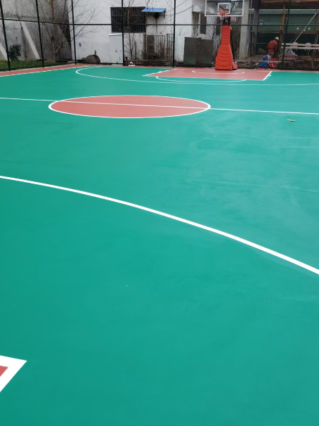 金山 球场长期使用易出现地面开裂